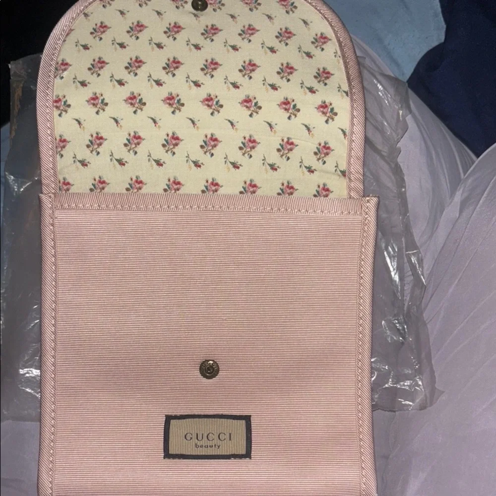 NW/oT Gucci Blush Pink Travel Pouch - Picture 2 of 4